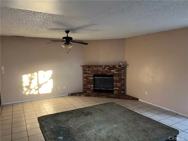 Bakersfield, CA 93313,4713 Country Wood LN