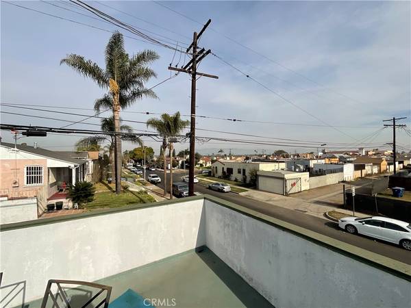 Los Angeles, CA 90047,7111 Cimarron ST