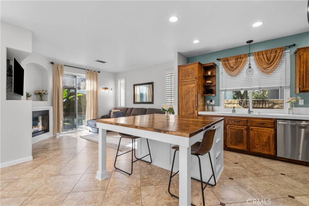 Valencia, CA 91354,28467 Meadowlark CT