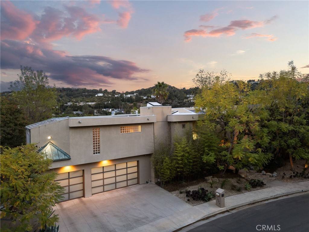 16096 Valley Meadow PL, Encino, CA 91436