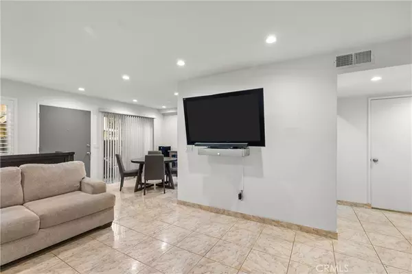 Panorama City, CA 91402,14265 Terra Bella ST #12