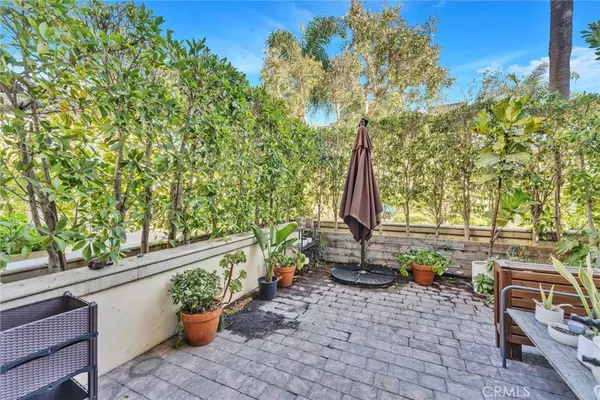 Beverly Hills, CA 90211,227 S Hamilton DR #111