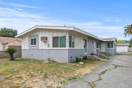 25011 Walnut Street #B, Newhall, CA 91321