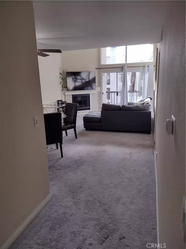 Woodland Hills, CA 91367,21520 Burbank BLVD #306