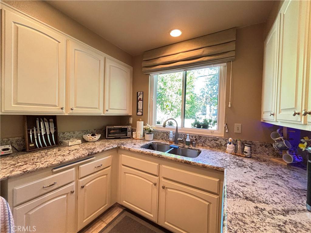 Woodland Hills, CA 91367,6225 Shoup AVE #111