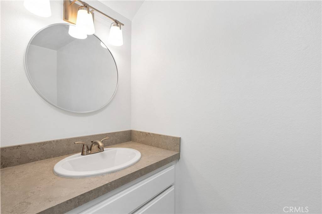 Chatsworth, CA 91311,21333 Lassen ST #2B
