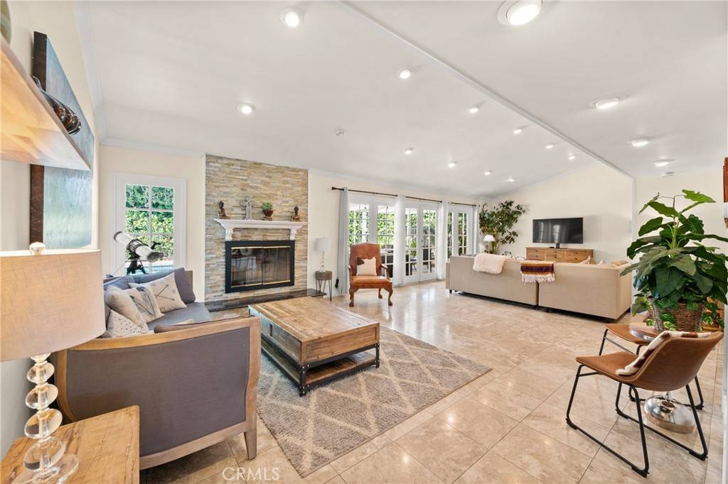 Woodland Hills, CA 91367,6045 Sausalito AVE