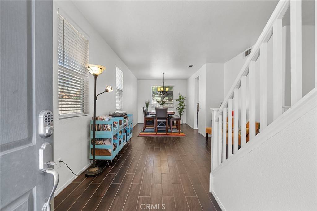 Saugus, CA 91350,19933 Holly DR