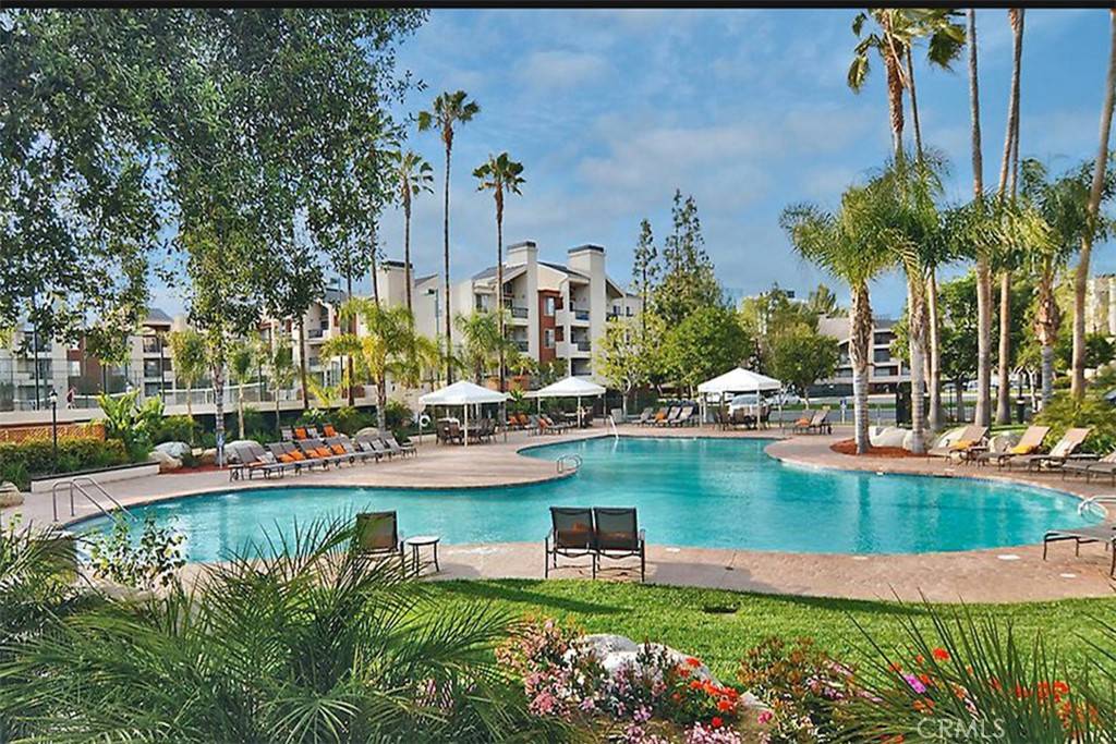 Woodland Hills, CA 91367,5525 Canoga AVE #318