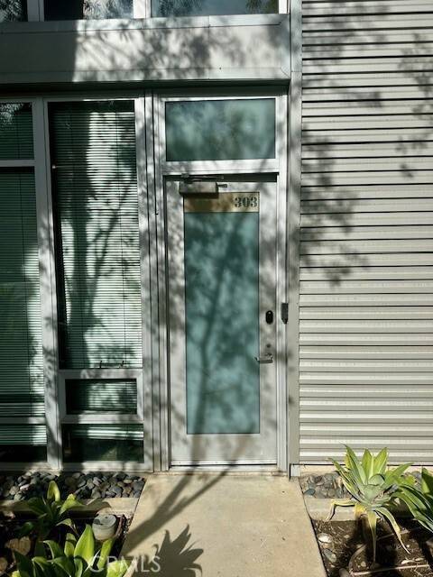 Los Angeles, CA 90068,3450 Cahuenga BLVD W #303