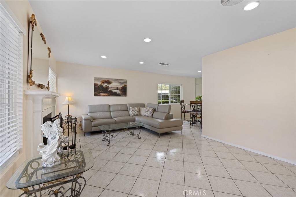 Reseda, CA 91335,19500 Bassett ST