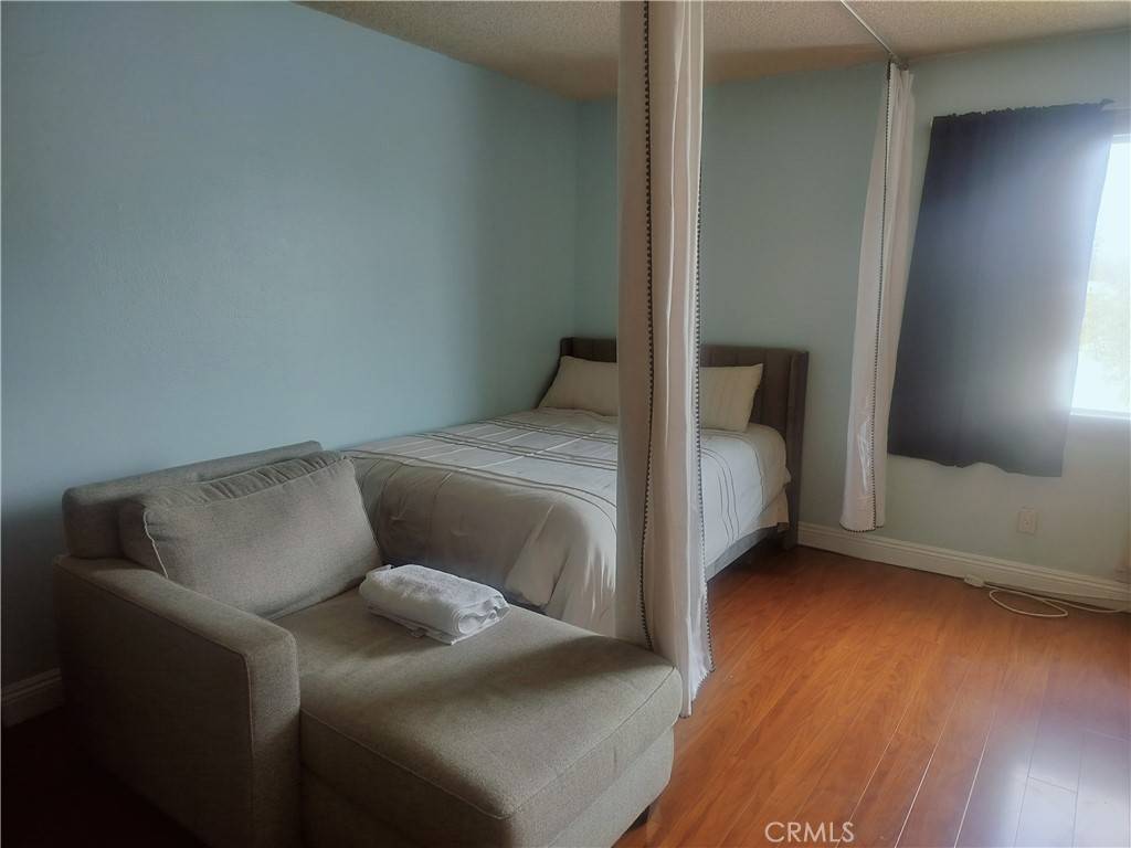 Tarzana, CA 91356,18307 Burbank BLVD #310