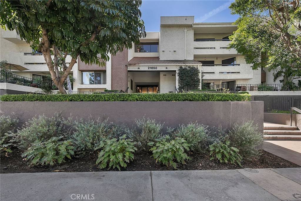 Woodland Hills, CA 91367,21650 Burbank BLVD #111