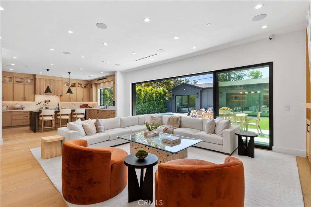 Sherman Oaks, CA 91423,13602 Morrison ST