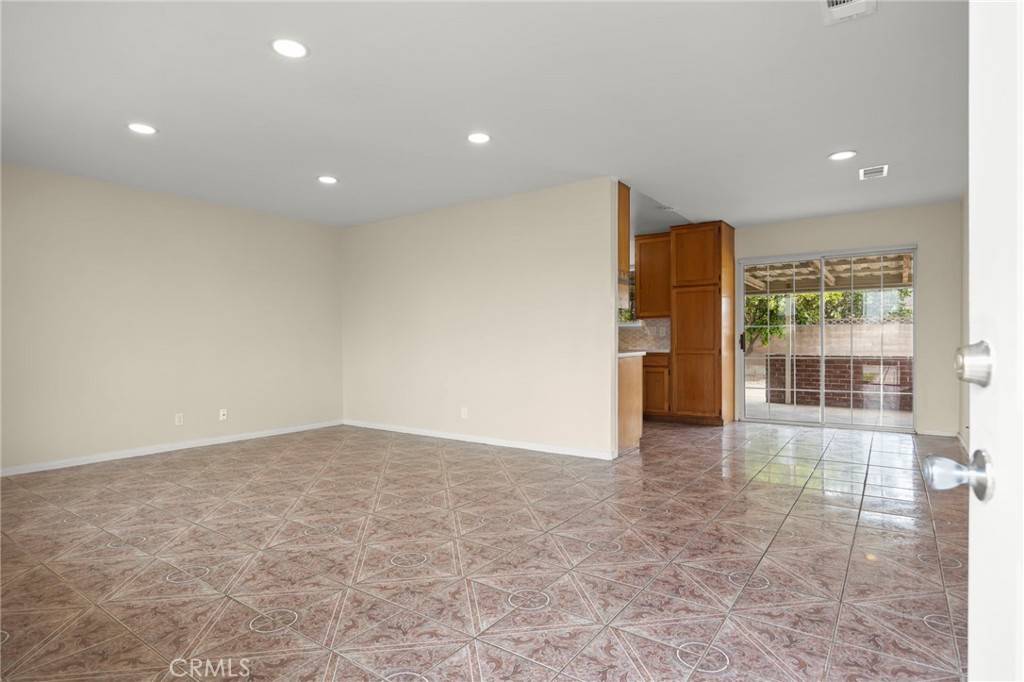 Oxnard, CA 93033,4905 S J ST