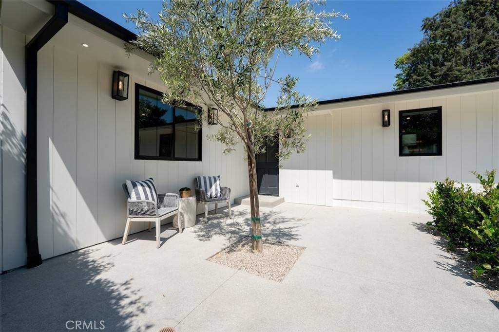 Sherman Oaks, CA 91423,13817 Valley Vista BLVD