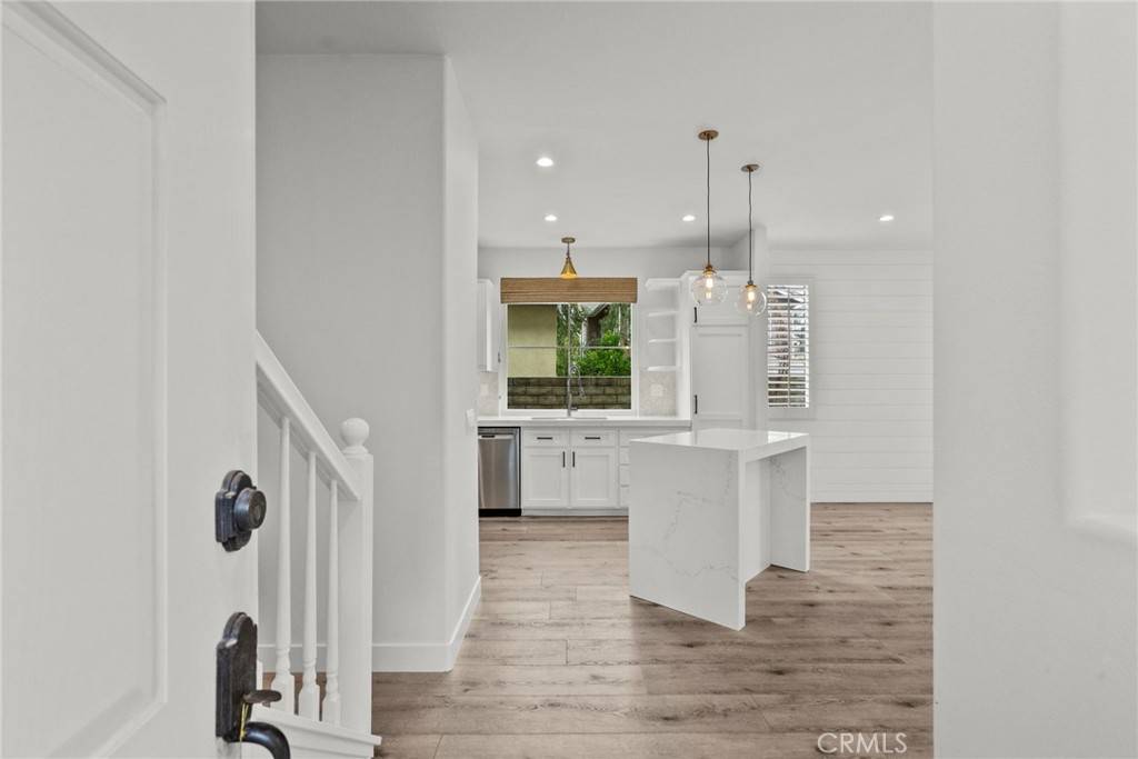 Valencia, CA 91354,28392 Mayfair DR