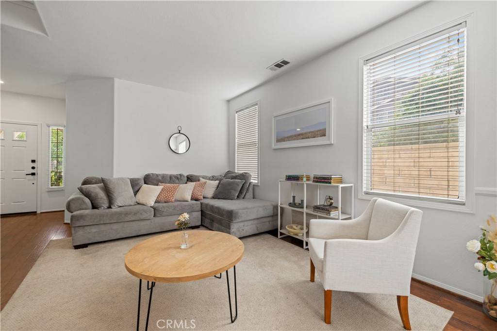 Castaic, CA 91384,27625 Mariposa LN