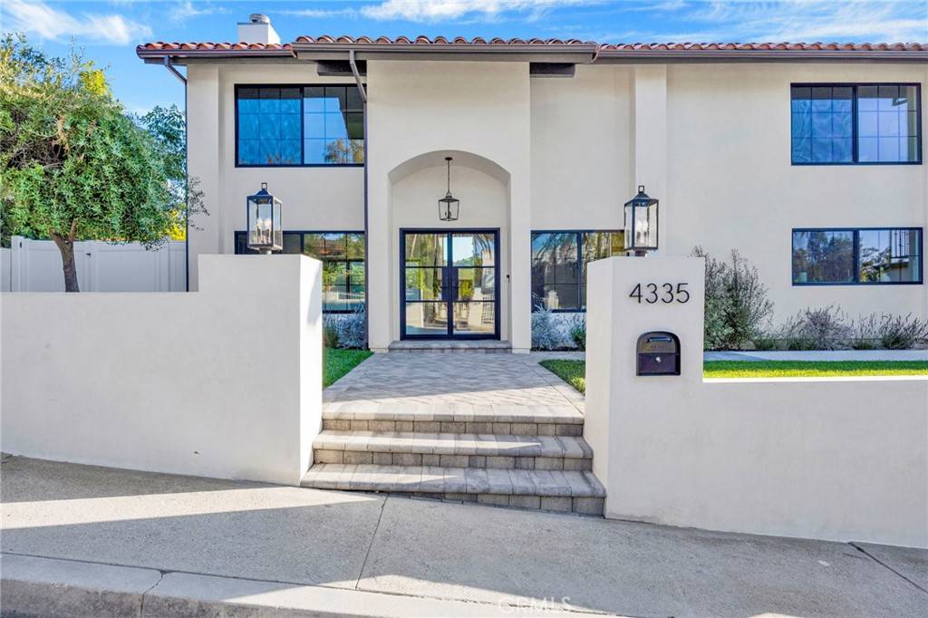 Woodland Hills, CA 91364,4335 Chaumont RD