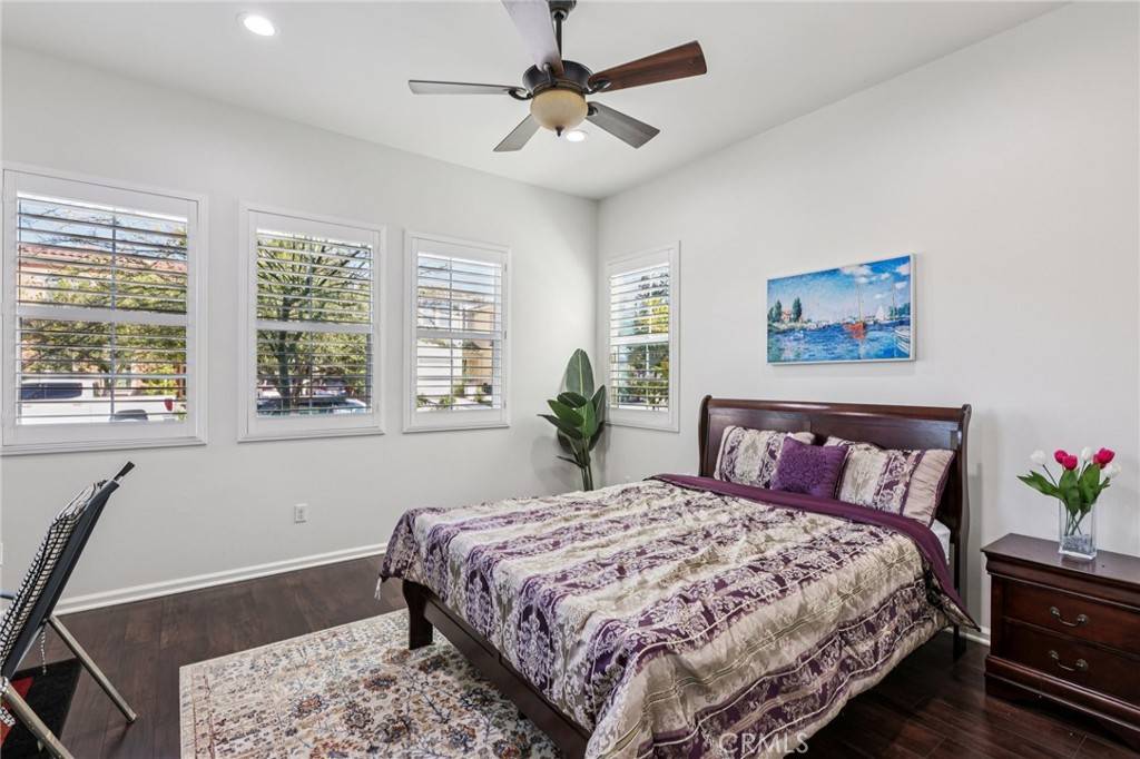 Saugus, CA 91350,27631 Camellia DR