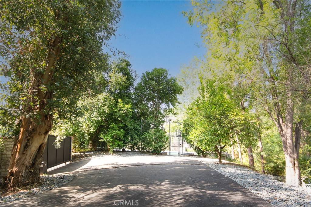 Tarzana, CA 91356,4851 Corbin AVE