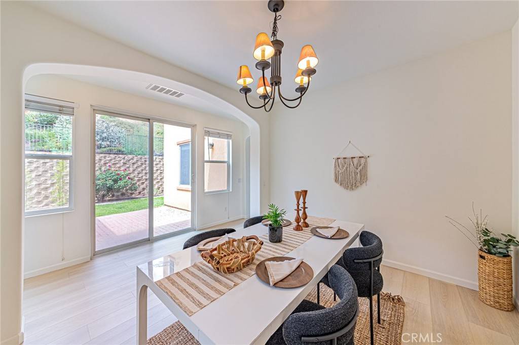Valencia, CA 91381,27273 Baviera WAY