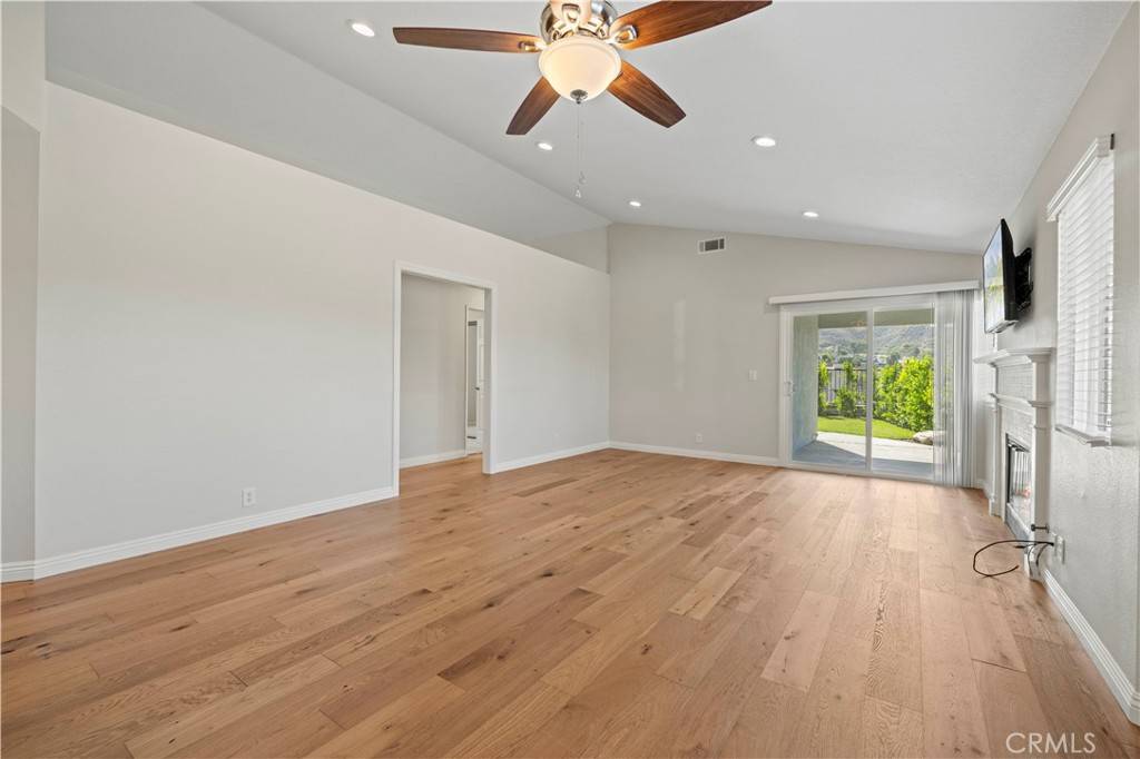 Saugus, CA 91390,28702 Magnolia WAY