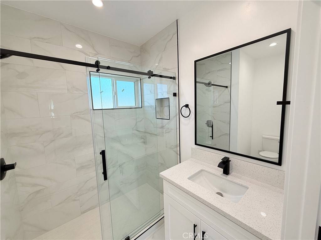 Canoga Park, CA 91304,8418 Owensmouth AVE