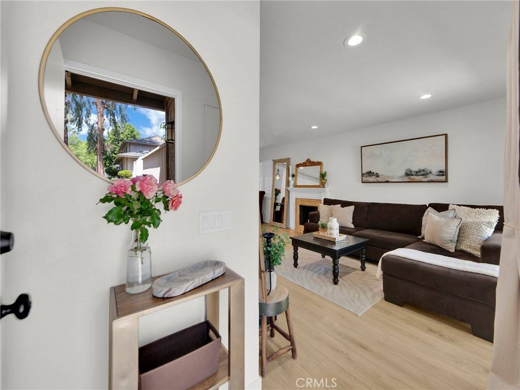 Agoura Hills, CA 91301,28839 Conejo View DR