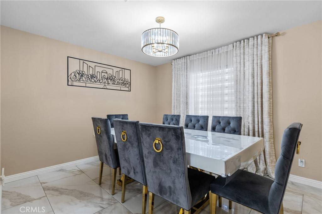 Arleta, CA 91331,9315 Woodman AVE #3