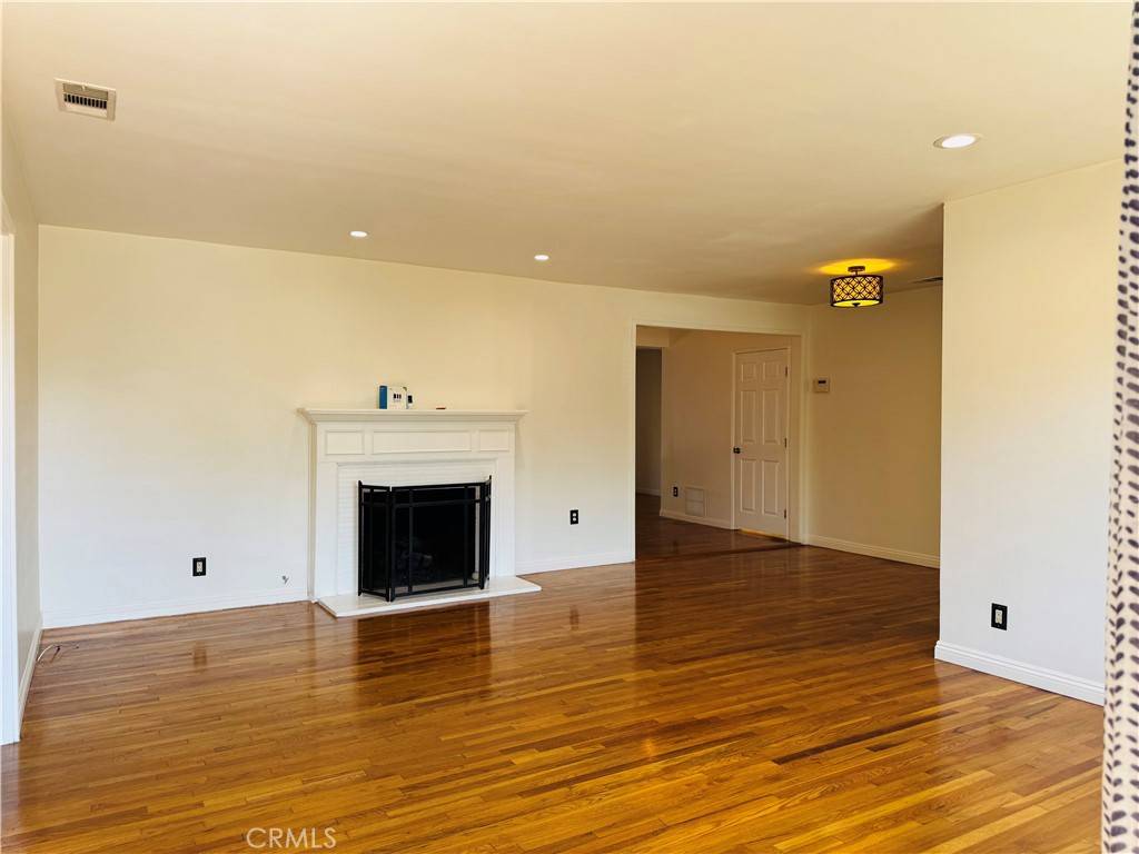 Valley Glen, CA 91401,6002 Greenbush AVE