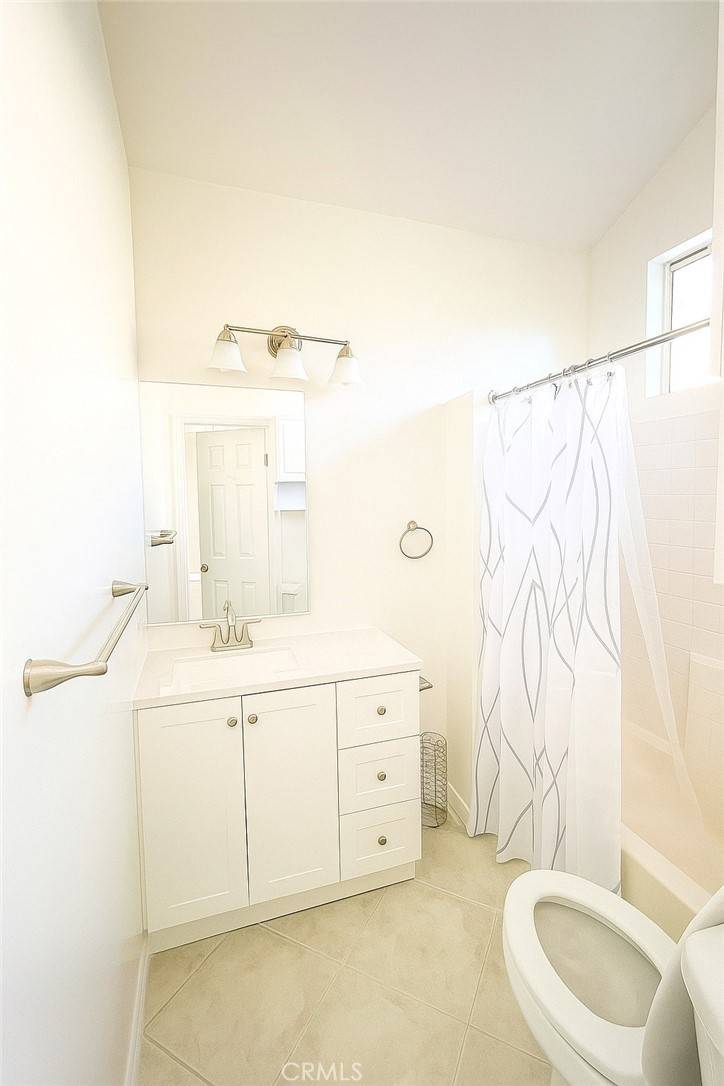 Canoga Park, CA 91304,21024 Hemmingway ST