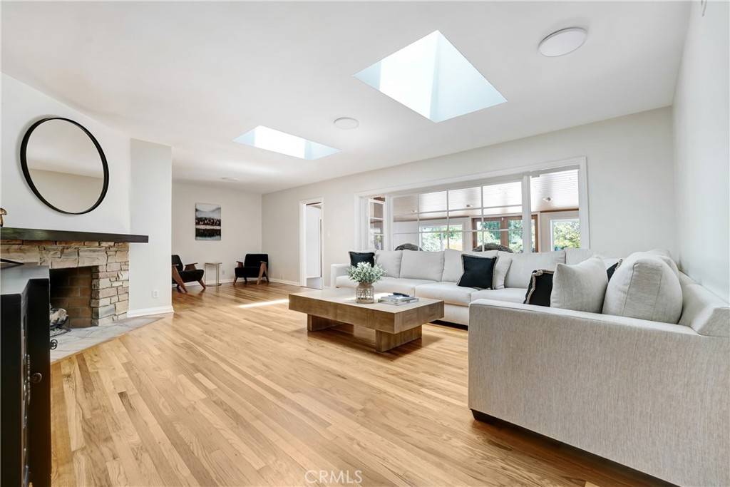 Tarzana, CA 91356,19201 Santa Rita ST