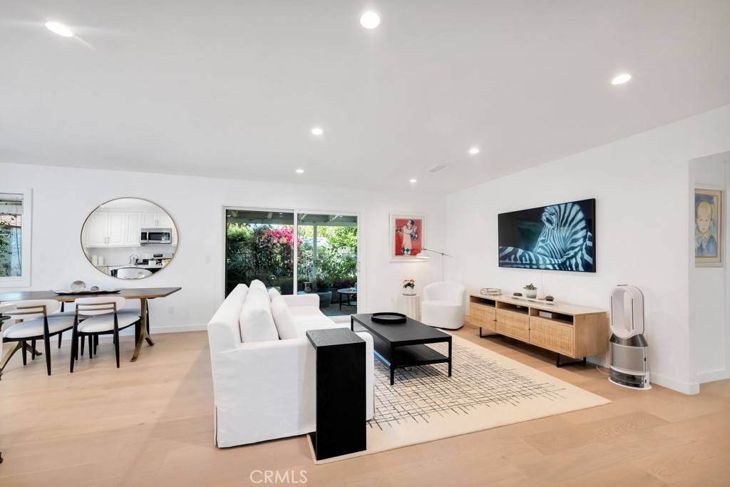 Woodland Hills, CA 91367,23451 Friar ST