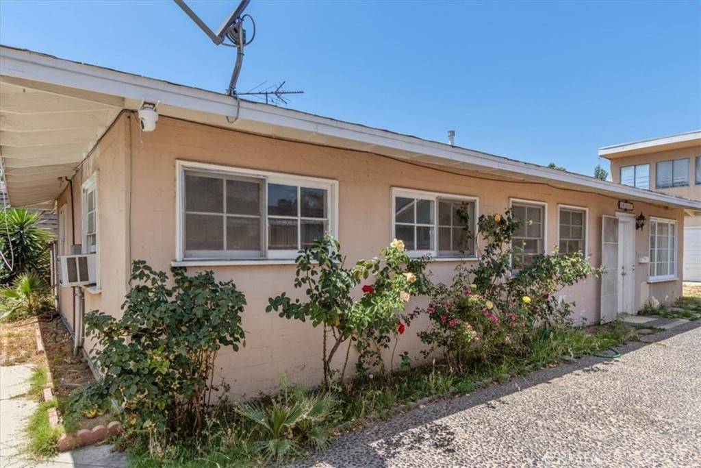 18713 Vanowen ST, Reseda, CA 91335