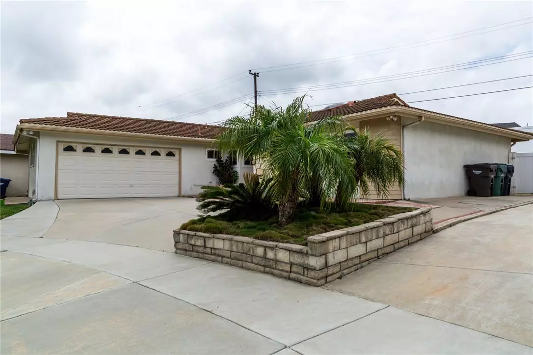 Huntington Beach, CA 92647,8262 Darsy DR