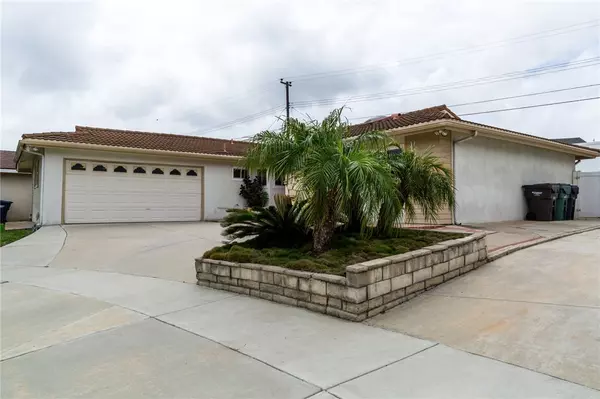 8262 Darsy DR, Huntington Beach, CA 92647