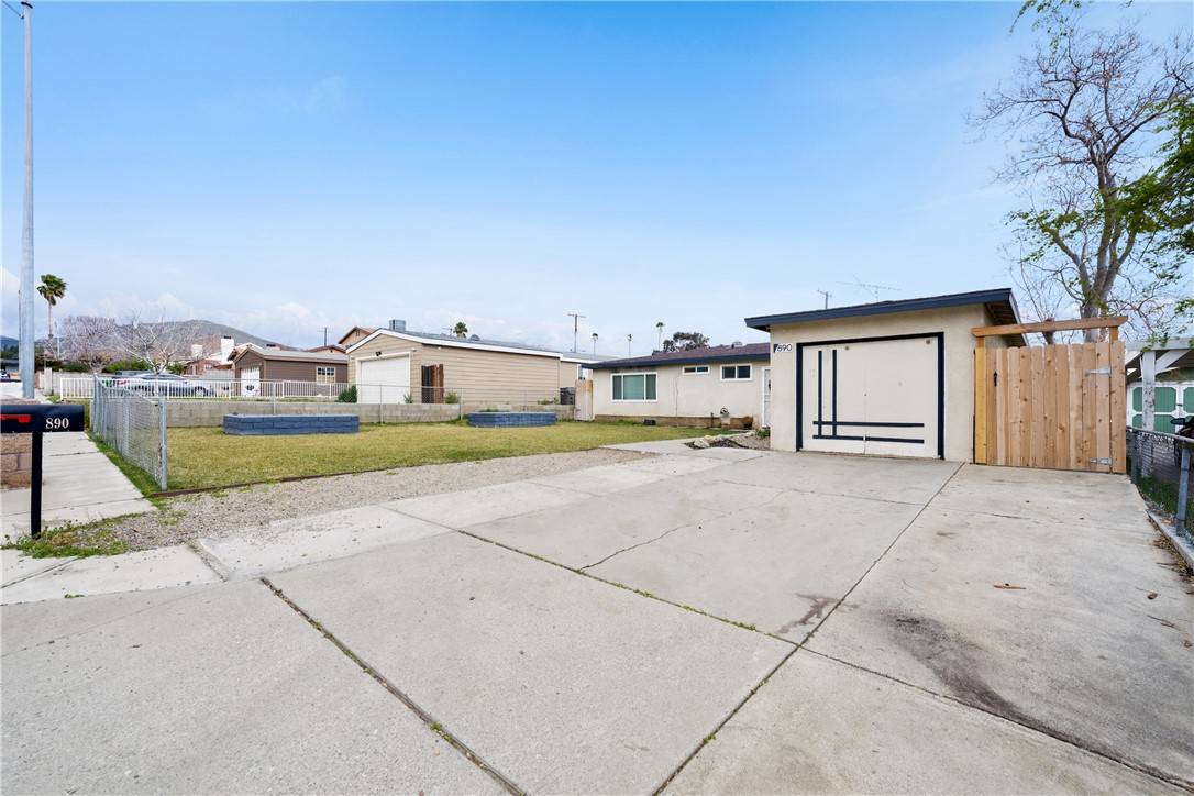 Banning, CA 92220,890 N Murray ST