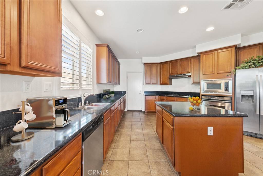 Corona, CA 92879,527 Cedarbrook LN