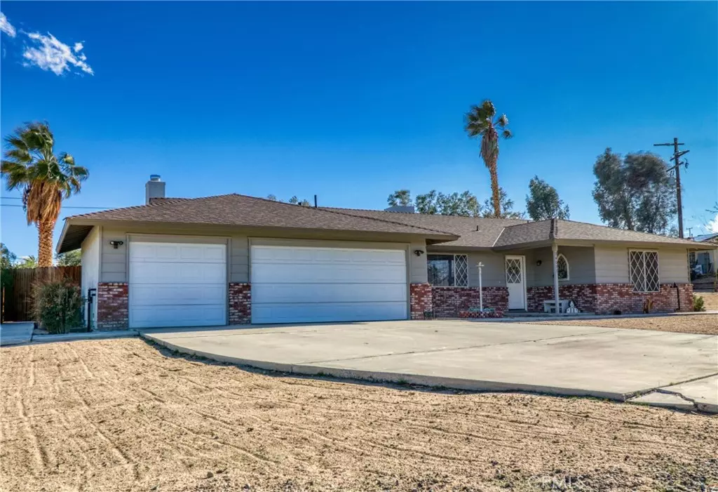 29 Palms, CA 92277,74027 White Sands DR