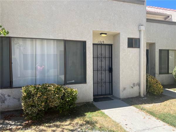 1323 W Latham AVE, Hemet, CA 92543