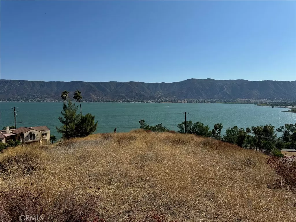 Lake Elsinore, CA 92530,0 Barkschat