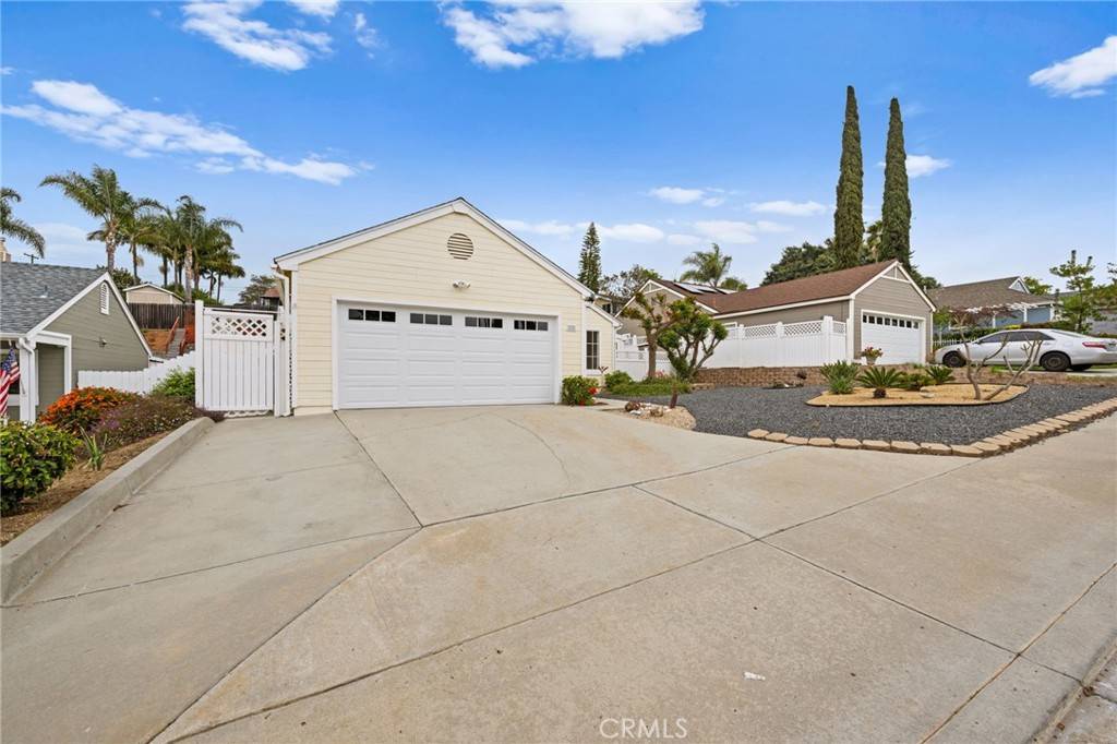 Fallbrook, CA 92028,522 Shady Glen DR