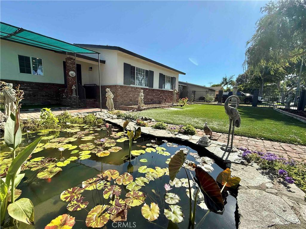 Santa Ana, CA 92707,922 W Occidental ST