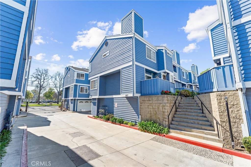 Long Beach, CA 90806,107 W Spring ST #E