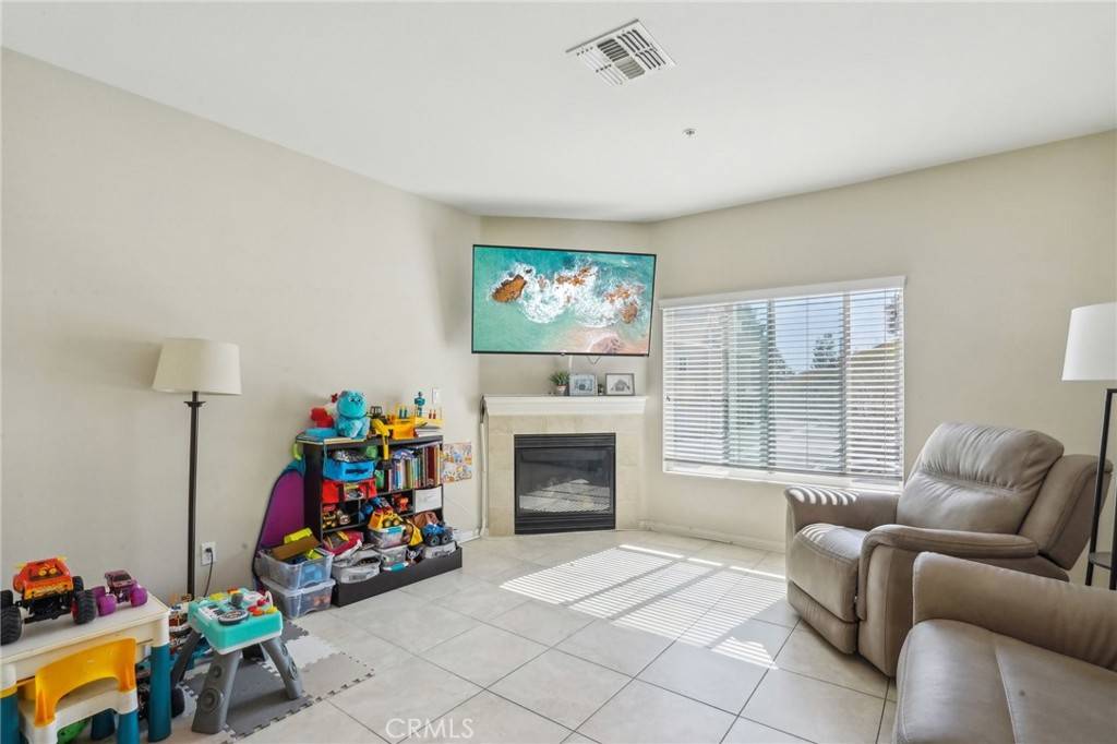 Corona, CA 92882,2810 Green River RD #103