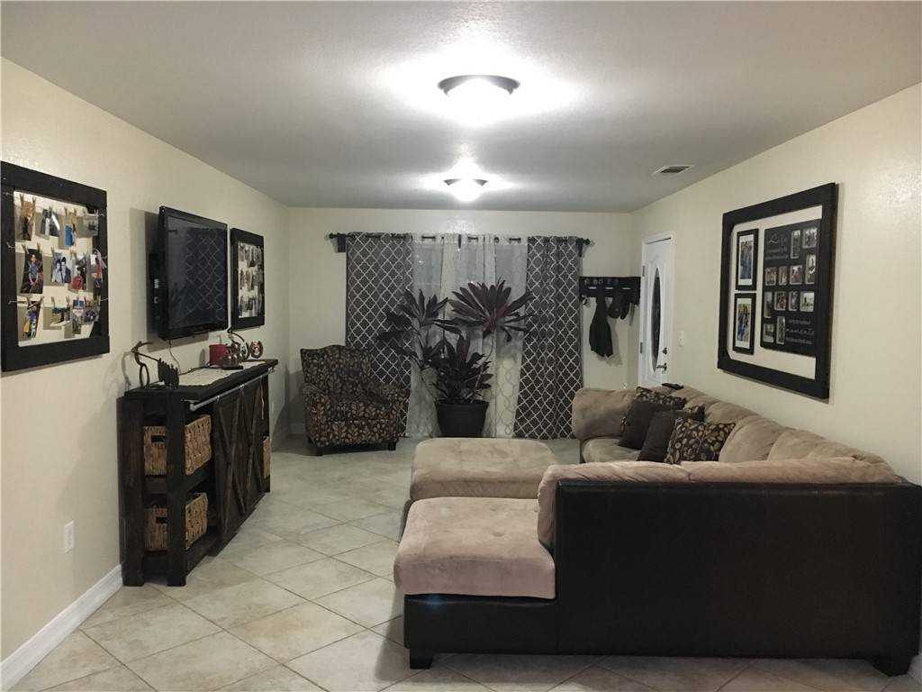 Ontario, CA 91761,203 E Grevillea ST