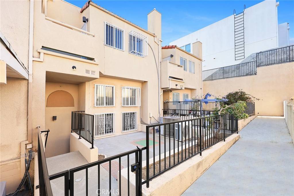 Los Angeles, CA 90012,943 Figueroa TER #6