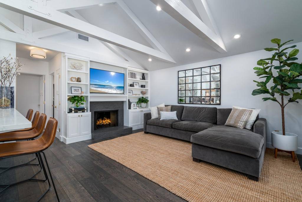 Oxnard, CA 93035,308 Rossmore DR