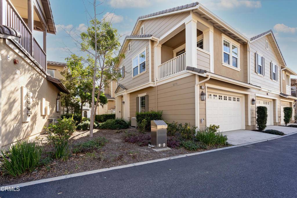 3237 Lisbon LN, Oxnard, CA 93036